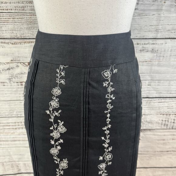 Style & Co Skirt size 8 Petite Black Linen Knee A Line Floral Embroidery Modest - Picture 4 of 8